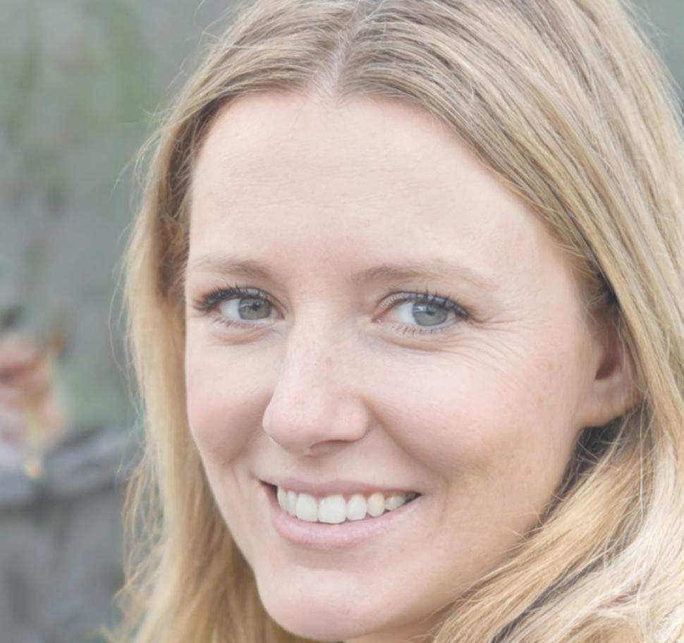 Scrittrice entusiasta della comunità kalyviontre